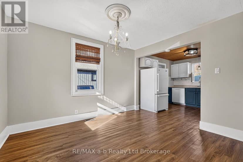 825 James Street, Woodstock, photo 8