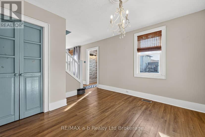825 James Street — photo 9 of 40