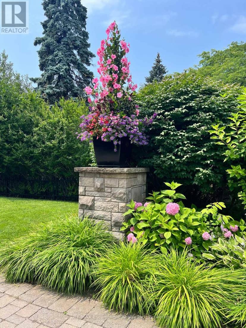 254 Donessle Drive, Oakville, photo 3