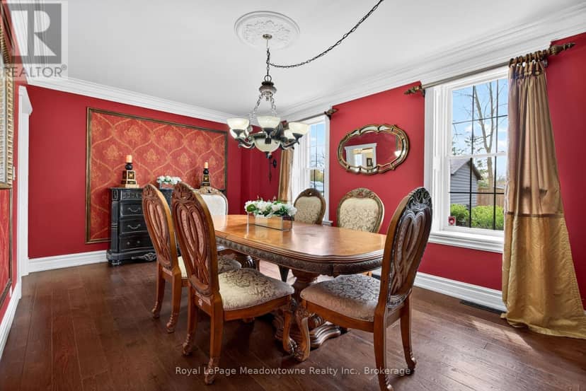 53 Campbell Avenue E — photo 13 of 40