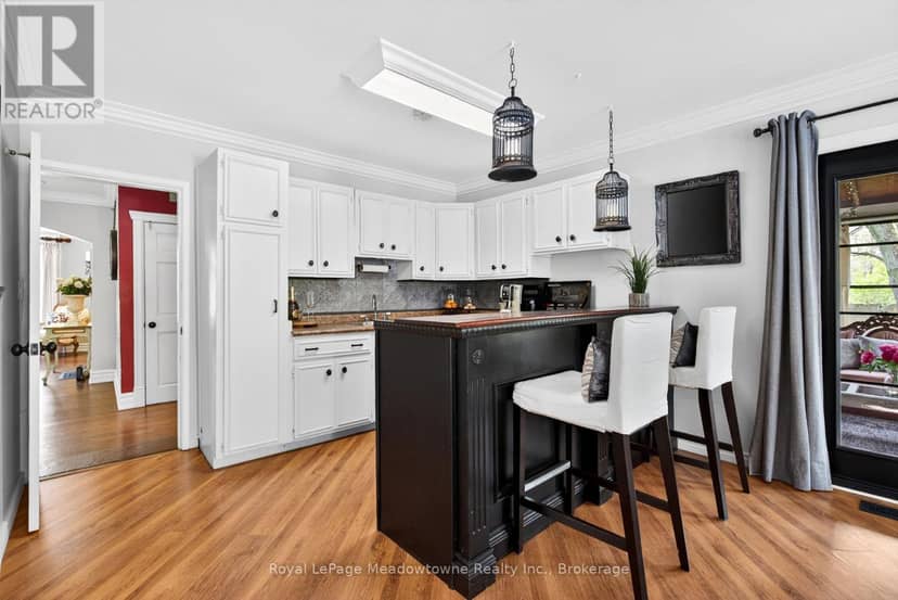 53 Campbell Avenue E — photo 18 of 40