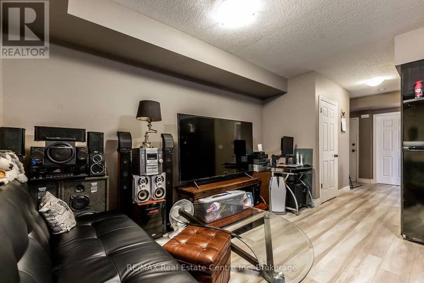 8B - 38 Howe Drive, Kitchener, photo 7