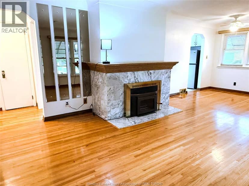 3168 Church, Windsor, photo 3
