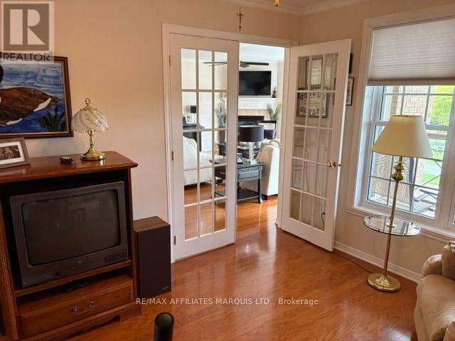 2 - 321 Water Street W — photo 10 of 40