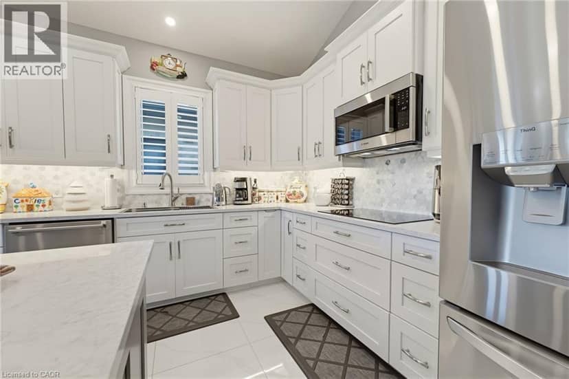 24 WINCHESTER Crescent — photo 12 of 35