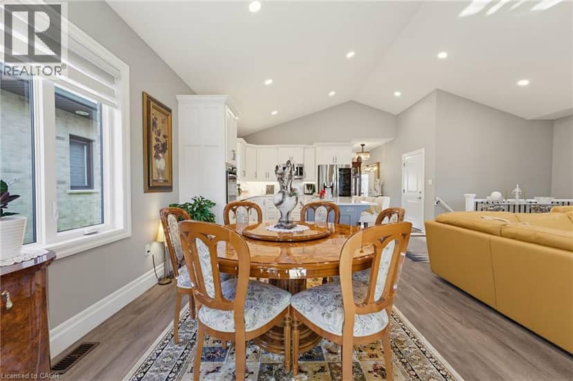 24 WINCHESTER Crescent — photo 14 of 35