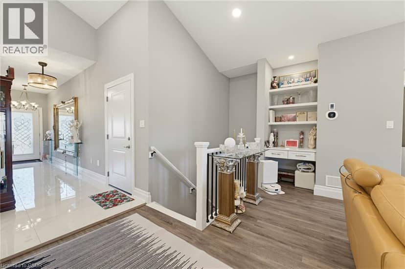 24 WINCHESTER Crescent — photo 17 of 35