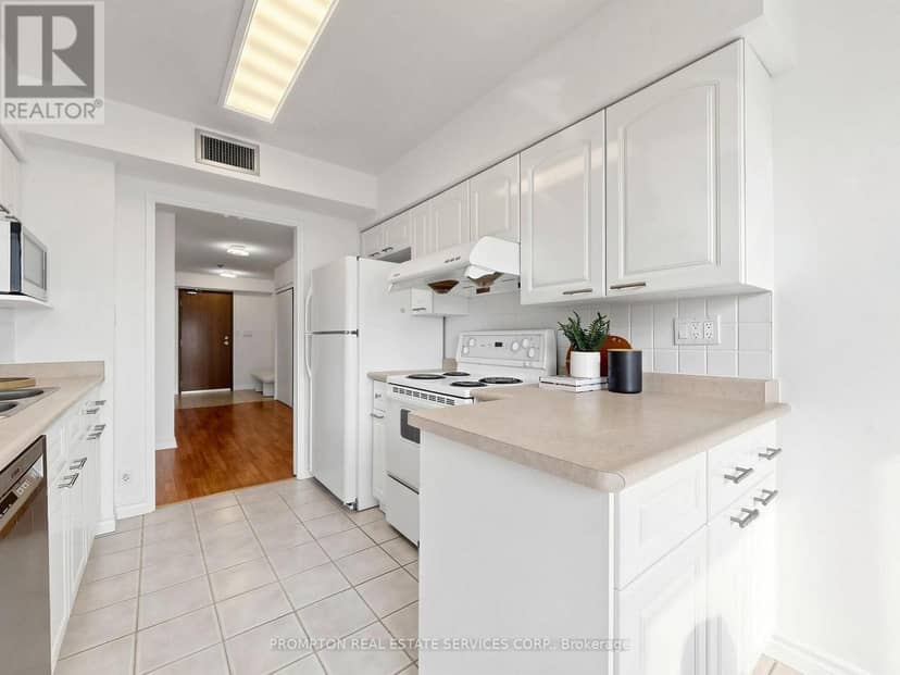 1211 - 30 Greenfield Avenue — photo 12 of 40
