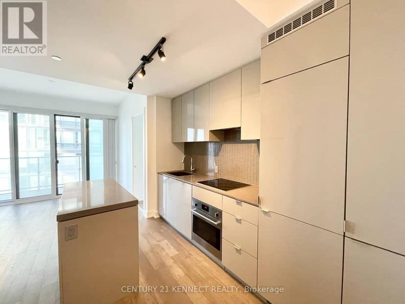 2301 - 7 Grenville Street — photo 15 of 36