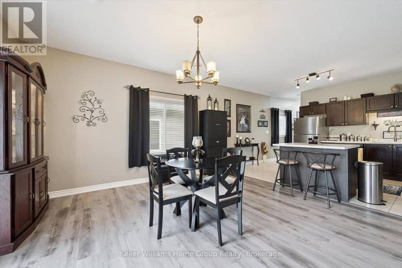 466 Elora Street — photo 11 of 40