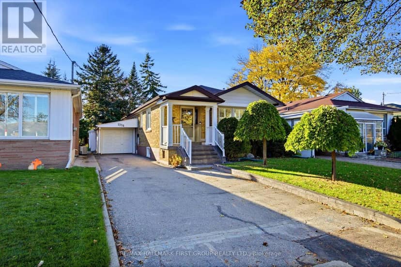 1224 Pharmacy Avenue, Toronto, photo 2