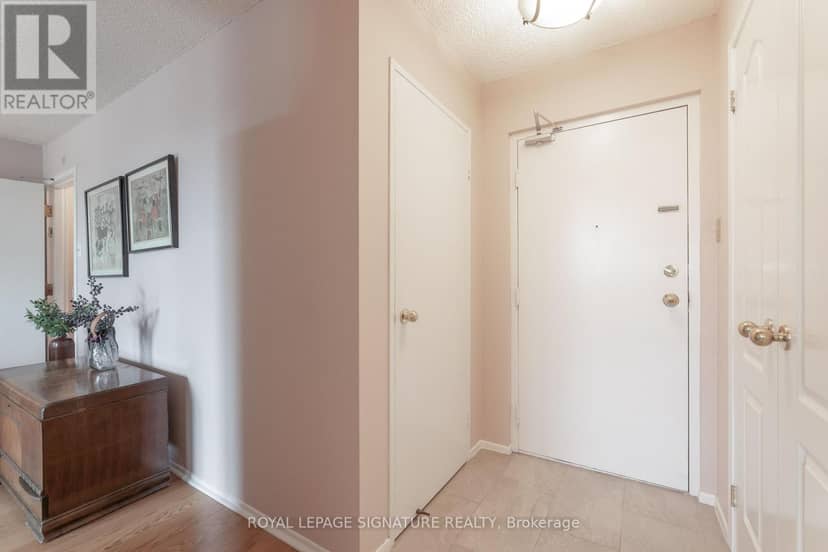 211 - 1071 Woodbine Avenue, Toronto, photo 2