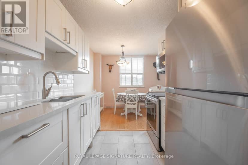 211 - 1071 Woodbine Avenue — photo 9 of 29