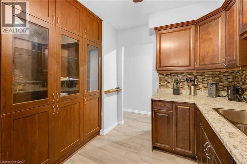 975 WARWICK Court Unit# 708 — photo 18 of 40