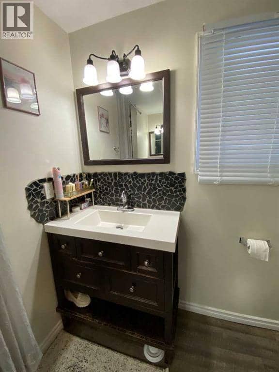 535 2A Avenue W — photo 14 of 30