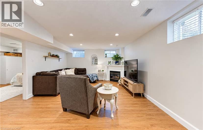 410 SANDY COVE Crescent — photo 33 of 40