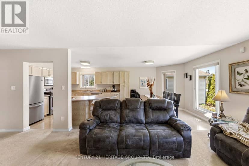 27 Creek Drive — photo 13 of 40