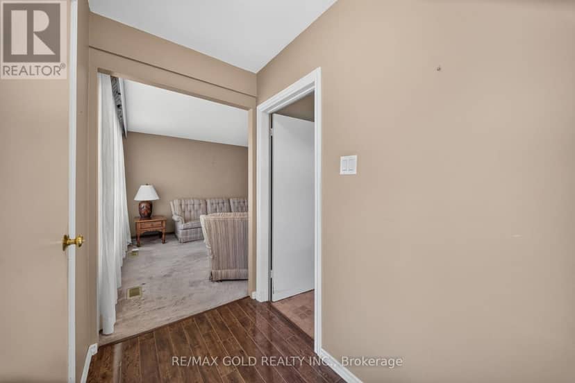 27 Alderbury Crescent — photo 9 of 40