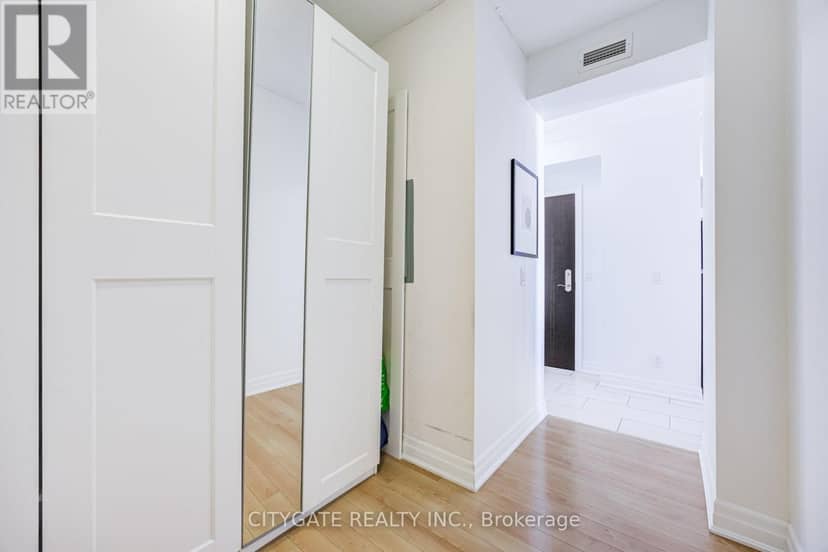 809 - 100 John Street — photo 16 of 38