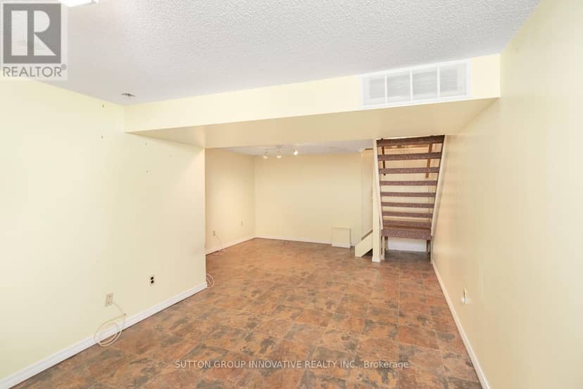 160 Birchcliffe Crescent — photo 35 of 40