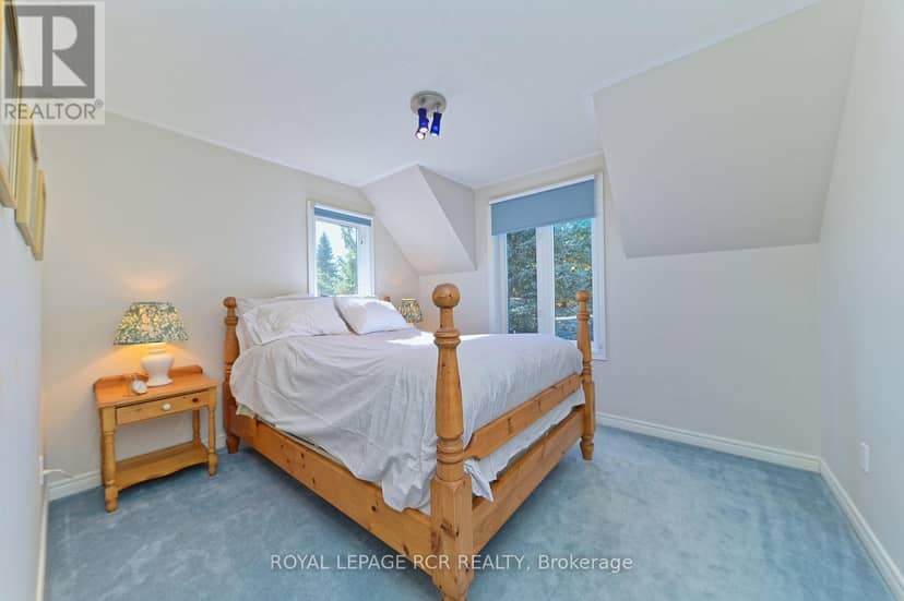 21 Lloyds Traverse Crescent — photo 10 of 30