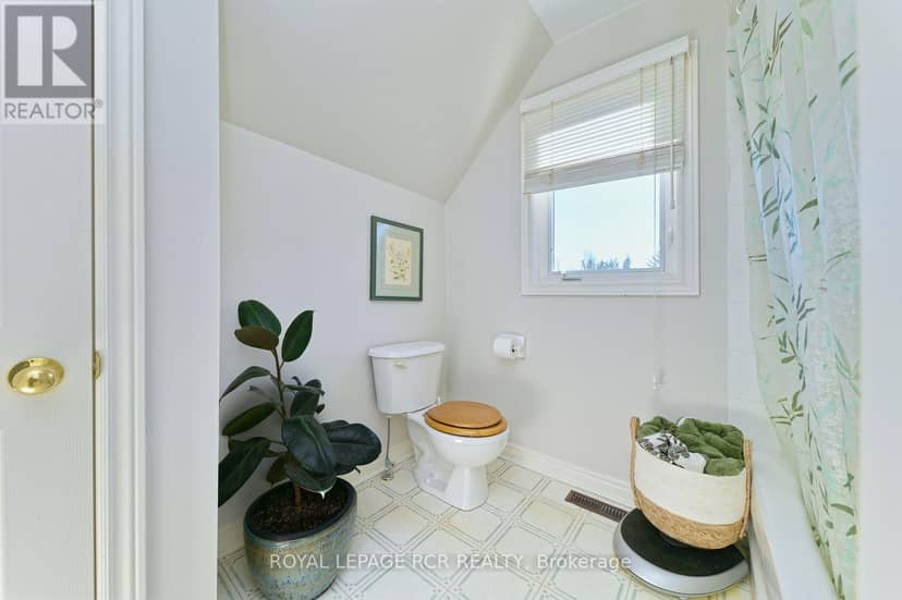 21 Lloyds Traverse Crescent — photo 14 of 30
