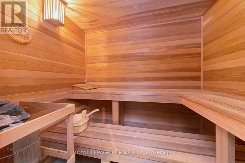 21 Lloyds Traverse Crescent — photo 19 of 30