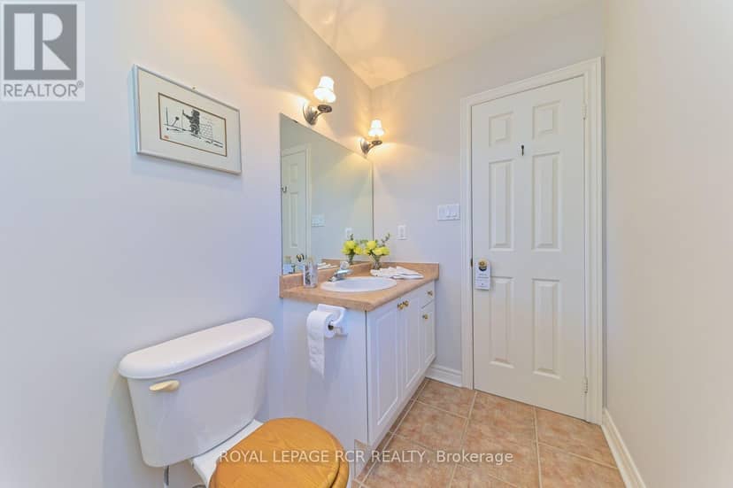 21 Lloyds Traverse Crescent — photo 9 of 30