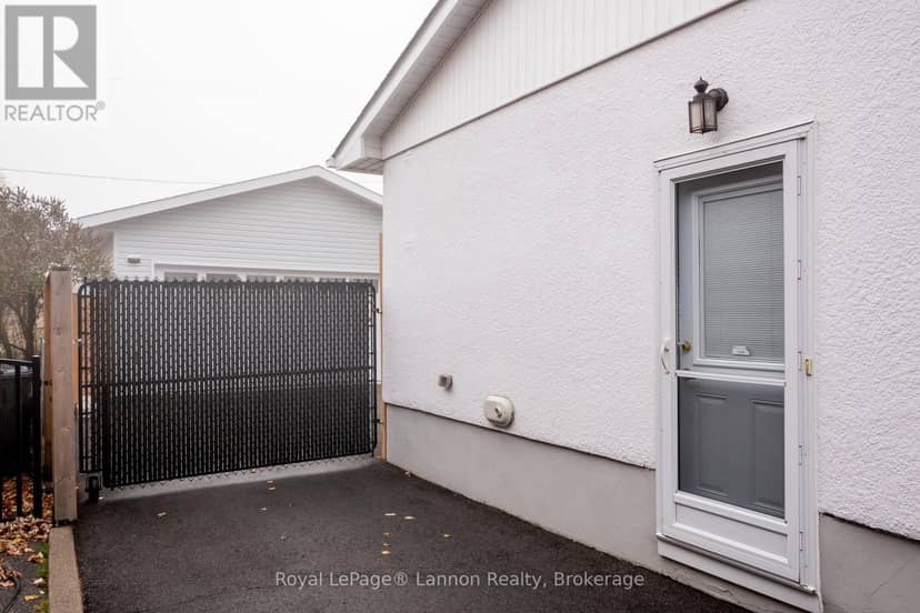 524 Wiltshire Crescent — photo 32 of 40