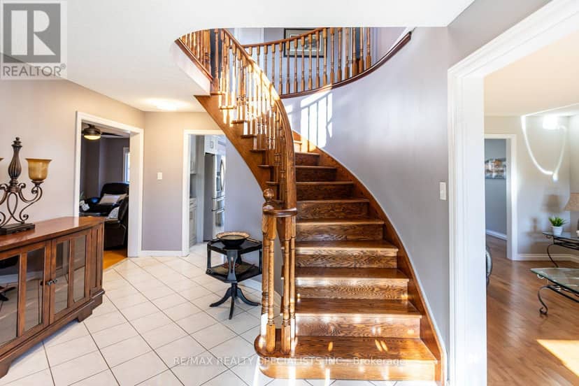 1 Burwash Court, Brampton, photo 3