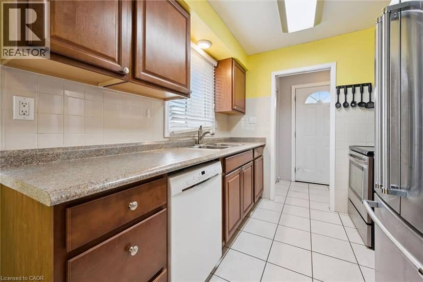 212 HERITAGE Drive — photo 12 of 40