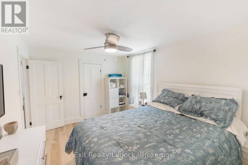 592 Sherbrooke Street — photo 11 of 20