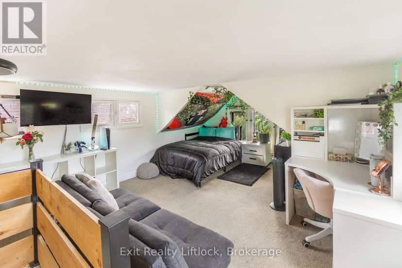 592 Sherbrooke Street — photo 16 of 20