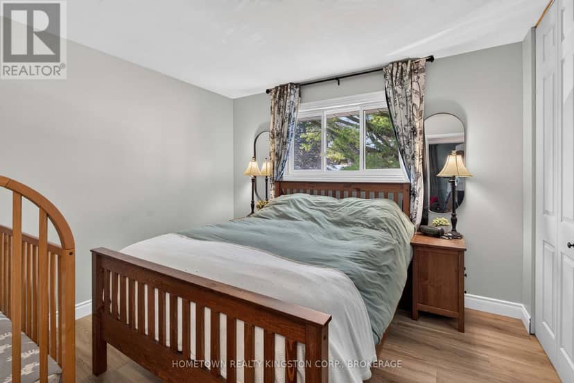 192 Camberley Crescent — photo 11 of 18