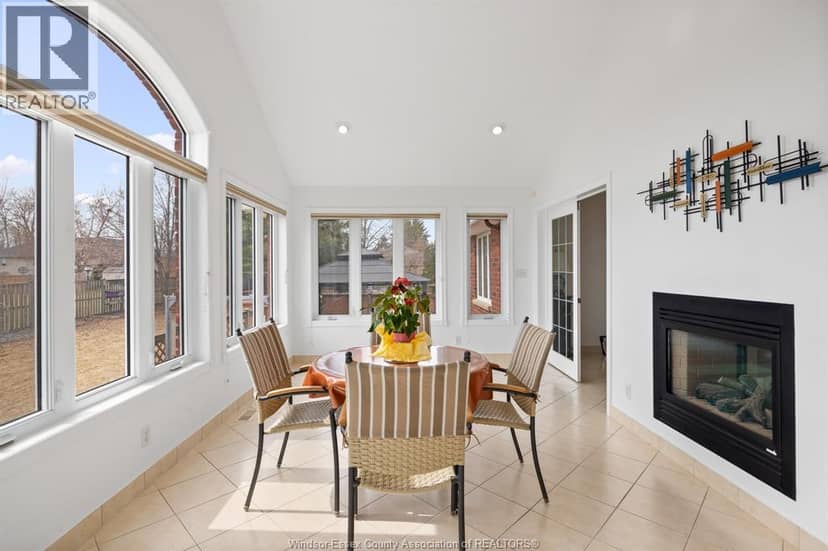 389 Pinehurst Drive — photo 15 of 39