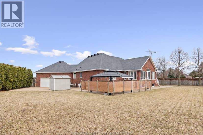389 Pinehurst Drive — photo 4 of 39