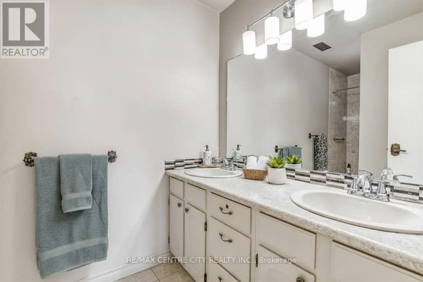11 - 125 Elm Street — photo 21 of 31