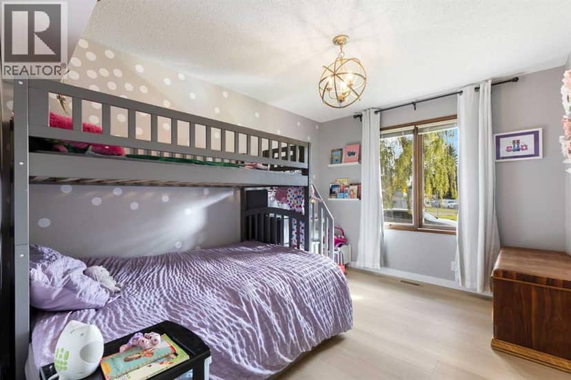 2320 58 Avenue SW — photo 24 of 40