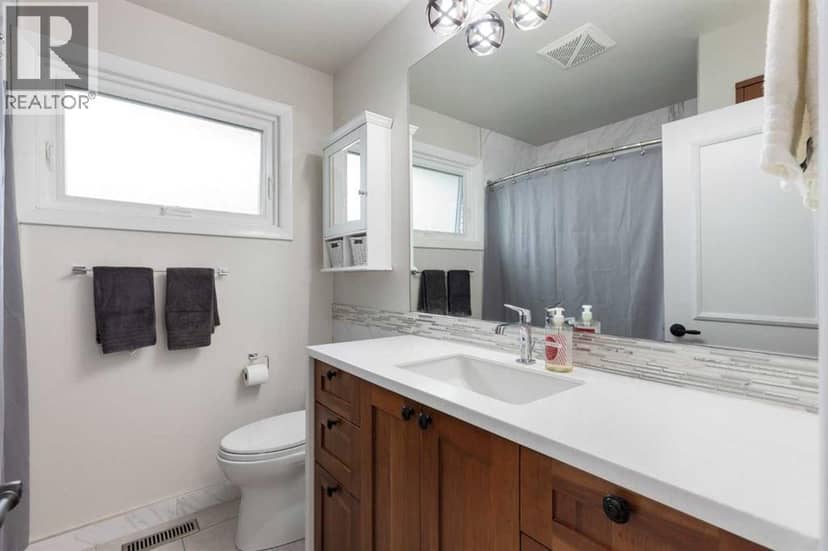 2320 58 Avenue SW — photo 28 of 40