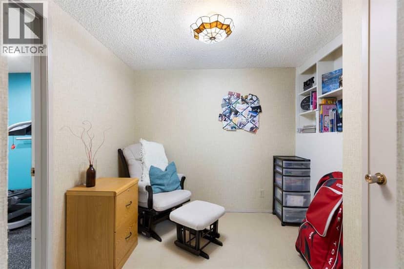 2320 58 Avenue SW — photo 36 of 40