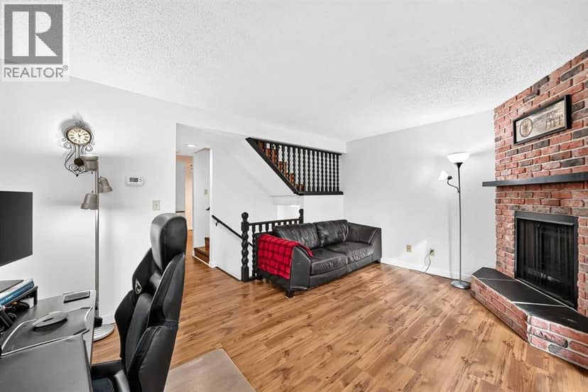 16, 803 Varsity Estates Drive NW — photo 13 of 31
