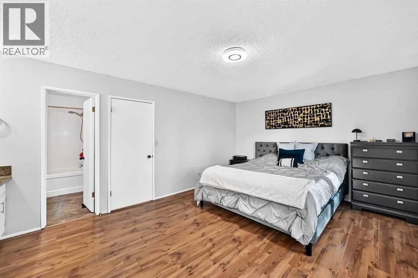 16, 803 Varsity Estates Drive NW — photo 16 of 31