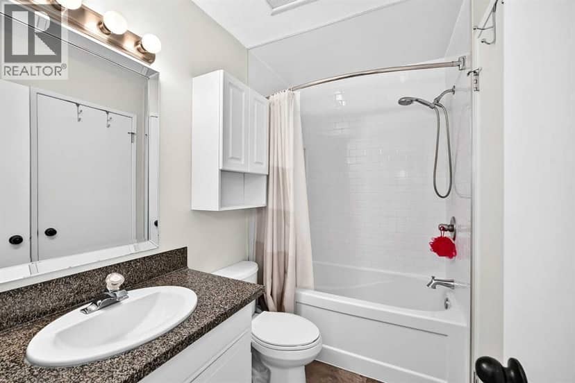 16, 803 Varsity Estates Drive NW — photo 17 of 31