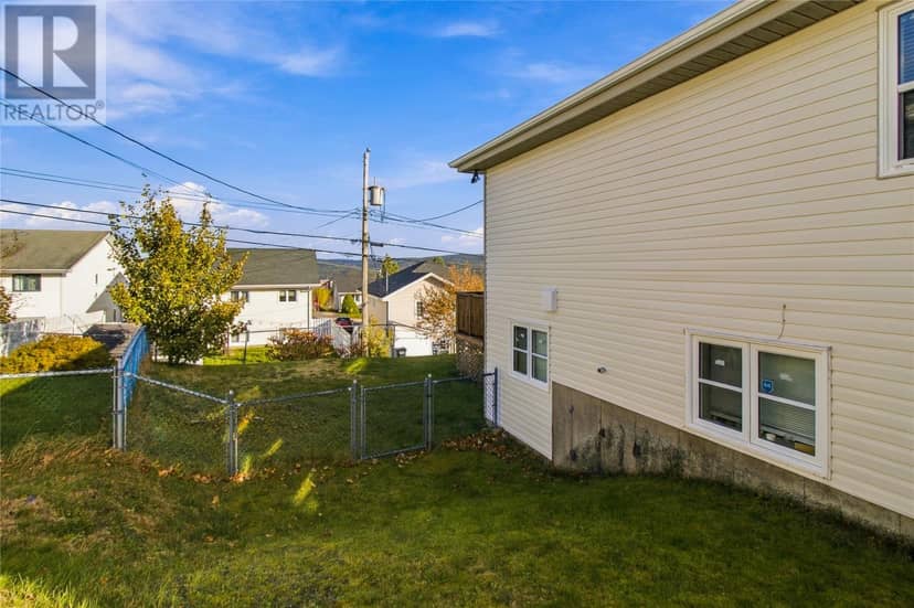 86 GREENSPOND Drive — photo 3 of 26