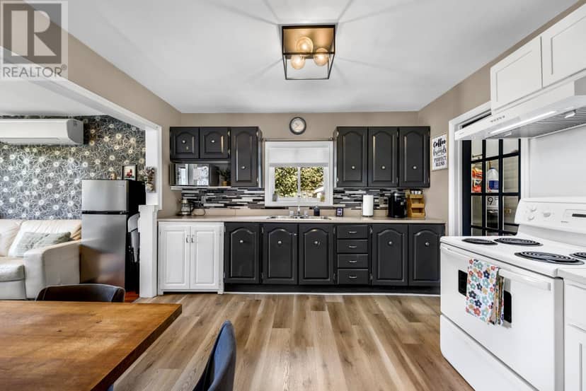 38 Smith Avenue — photo 13 of 40