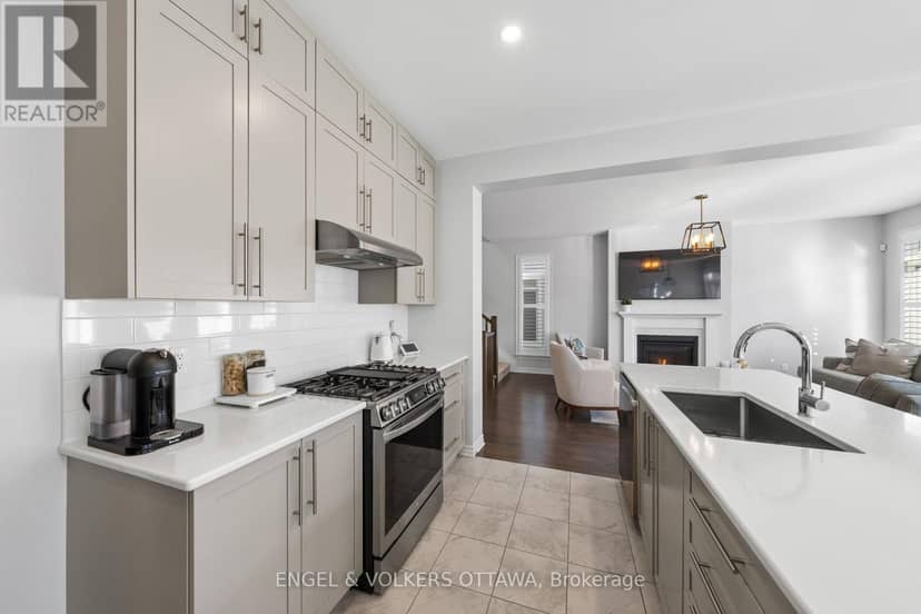 633 Moonflower Crescent — photo 10 of 35