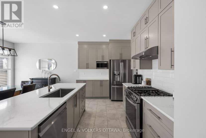 633 Moonflower Crescent — photo 9 of 35