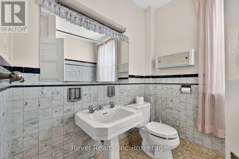 596 King Street — photo 25 of 39