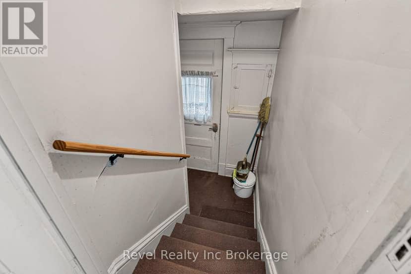 596 King Street — photo 31 of 39