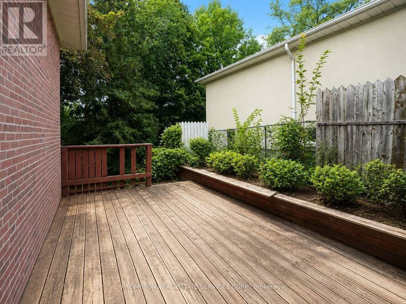 25 Lehar Crescent — photo 20 of 29